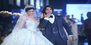 قدمت الممثلة يسرا اللوزي اعتذارا لجمهورها لظهورها في لقطقة أثارت استياء البعض، في عرض الأزياء السنوي الذي يقيمه المصمم المصري هاني البحيري. ÙØ³ØªØ§Ù† Ø²ÙØ§Ù Ù…Ø±ØµØ¹ Ø¨Ø§Ù„Ø§Ù„Ù…Ø§Ø³ Ù…Ù† Ù‡Ø§Ù†ÙŠ Ø§Ù„Ø¨Ø­ÙŠØ±ÙŠ Ø§Ù„Ø±Ø§Ù‚ÙŠØ©