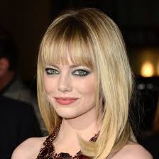 Emma Stone Shows Us The Easiest Way To Wear Emerald This Year Celebrity Bangs Emma Stone Blonde Hairstyles With Bangs