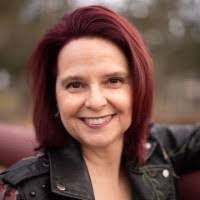 Tess Johnston's Instagram, Twitter & Facebook