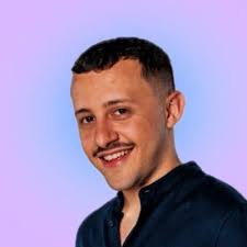 Salió Dillom a cantar 33 y Lali tiró “Dale Vélez a ver si le dan la fecha  al pibe” 😭🙏 #LaliEnVelez