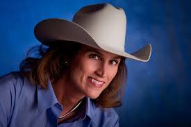 Caitlin Queen's Instagram, Twitter & Facebook