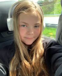 Efterlysning 🙏 Hørte go nova. Der var en kvinde fra Hillerød som hed Diana  som kunne fjerne tatoveringer 😊 Hun havde egen maskine. Hvis det var dig,  der var i radioen. Kan