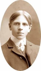 Fred Worth's Instagram, Twitter & Facebook