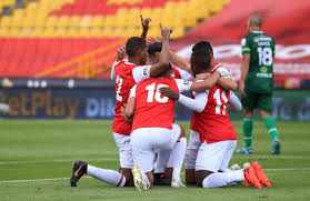 La salida del defensor se suma a la de luis manuel seijas y sherman cárdenas, quienes también dejaron independiente santa fe. Bucaramanga Vs Santa Fe En Vivo Gratis Fecha 2 Liga Betplay Antena 2