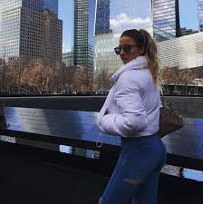 Aleyna kalaycıoğlu, i̇stanbul'a taşındıktan sonra hayatının değiştiğini ve liseden sonra lisan eğitimine yük verdiğini söyledi. Aleyna Kalaycioglu Survivor Aleyna Kalaycioglu Kimdir Kadin Biz Aleyna Kalaycioglu Nun Kim Oldugu Kadar Kardesi De Merak Ediliyor