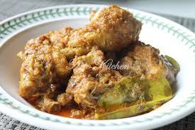 Untuk mama yang mau mencoba resep ini, silahkan nonton. Rendang Ayam Mudah Dan Sedap Azie Kitchen