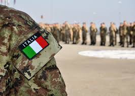 Italia: il partito di Giorgia Meloni nei guai per la polemica che coinvolge un generale dell'esercito | Euractiv FR