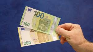 Denn es gibt ab sofort nicht nur neue exemplare zu 100 euro. Neue Euro Scheine Machen Es Geldfalschern Noch Schwieriger