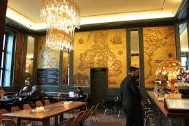 O gamsei bar em munique é especializado em mixologia, fundado em 2013 pelo bartender australiano matthew bax, utiliza ingredientes locais nos coquetéis. Onde Comer Em Munique 10 Enderecos Top Para Uma Primeira Visita