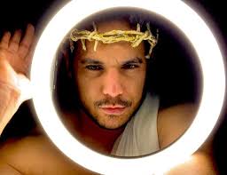 David Ricco lança seu novo e provocativo single "Versículo 22"