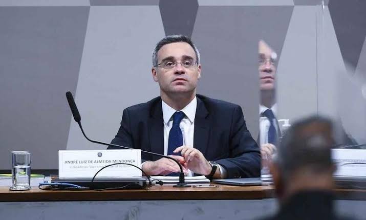 Senado aprova indicação de André Mendonça para o Supremo Tribunal Federal -  Politica - Estado de Minas