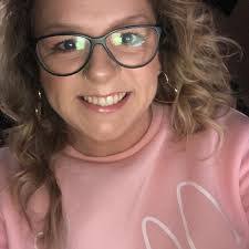 Amanda Mccurry's Instagram, Twitter & Facebook