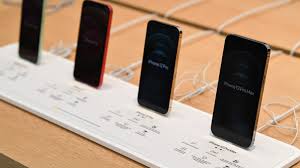 We've got the finest collection of iphone wallpapers on the web, and you can use any/all of them however you wish for free! Iphone 13 Apple Leak Spricht Von Energieeffizientem Display Auto Und Technik Gq
