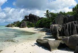 La digue boasts of a multicultural ethnicity with people from africa, east asia, indonesia, and europe settling here over the ages. Datei Anse Source D Argent 3 La Digue Jpg Wikipedia