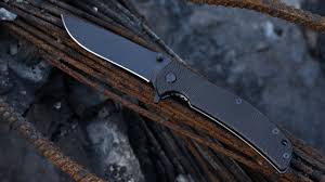 Rust is the result of the oxidation of iron and one of the most common causes of rust spots on kitchen knives is the prolonged exposure to water (like leaving them sitting in your kitchen sink). How To Keep Your Pocket Knife From Rusting Best Tips And Tactics Knife Manual