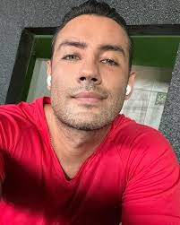 Daniel Duenas's Instagram, Twitter & Facebook