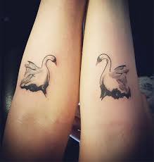 20 Tatuajes Pequenos Para Madres E Hijas Disenos Bonitos Llenos De Amor Tatuajes Pequenos Tu fuente de inspiracion de tatuajes pequenos para mujeres, hombres, y personas de cualquier genero. madres e hijas