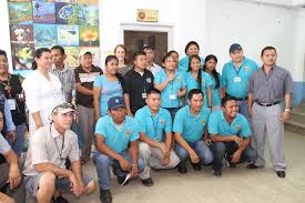 Alejandro Poli Jr. "Man One" junto a los miembros de la As…