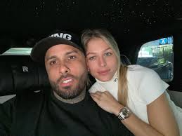 Открыть страницу «rauw alejandro» на facebook. Esta Es La Nueva Novia De Nicky Jam