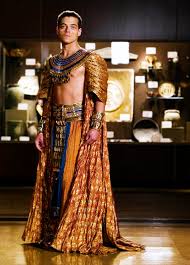 Wonderful artwork found in the tutankhamun tomb. Fuckyeahcostumedramas Egyptian Fashion Egyptian Clothing Egyptian Costume