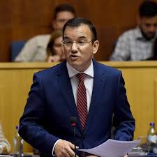 She is the stepsister of natsuo fujii and the younger sister of hina tachibana. Rui Caetano