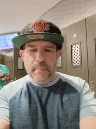 Building Big Traps and Shoulders with Heavy Shrugs