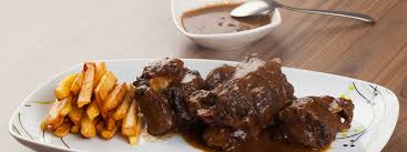 El rabo de toro es un guiso de carne tradicional, meloso y muy fácil de hacer. Receta De Rabo De Toro Recetas De Cocina Espanola Espana Fascinante