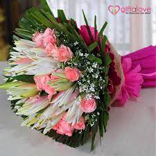 Giftalove Com Is Helping To Blend Warmth In The Relationships With Its Same Day Flower Deliver Same Day Flower Delivery Flower Delivery Service Flower Delivery
