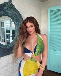 Kylie jenner's latest instagram carousel, which sees her clad in a yellow bikini, has caught the attention of tiktok users. Kylie Jenner Outfit Instagram 08 13 2020 Celebmafia
