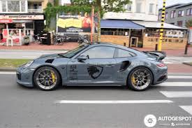 We get a larger carbon fiber rear diffuser, extra air vents in the bumper, a modified apron, and a new carbon rear spoiler. Porsche 991 Turbo S Mkii Moshammer 14 March 2020 Autogespot