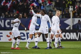 « non, « rupture » je sais que c'est (un) des mots que vous utilisez beaucoup, mais je ne vais pas comparer. Amical F Les Lyonnaises Brillent La France Cartonne L Uruguay