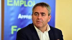 Une bonne gauche, une bonne droite et une garde bien centrée: Xavier Bertrand Est L Homme Politique Que Les Francais Souhaiteraient Voir Plus Influent