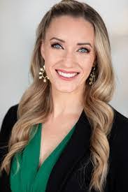 Courtney Steadman's Instagram, Twitter & Facebook