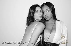 Black And White Photo Booth Kardashians Kendall And Jordyn With Images Kendall And Kylie Jenner Jordyn Woods Kendall Jenner