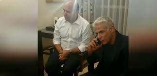 יור יש עתיד, יאיר לפיד, צריך להודיע עד חצות לנשיא האם עלה בידו להרכיב ממשלה, ולצרף להצהרתו את חתימותיהם של ראשי המפלגות השותפות לה. G A1ofjj2hgp7m