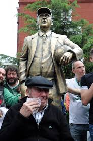 Carlos timoteo griguol is a association football player who was born inargentina on september 4, 1936. Se Inauguro La Estatua De Carlos Timoteo Griguol En Ferro Infobae