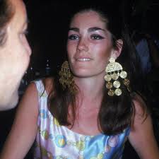 Minnie Cushing, la fascinante (y casi desconocida) primera mujer de Peter  Beard: icono de moda en los sesenta, socialite de Newport...