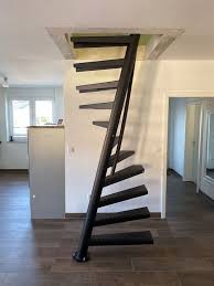 1m2 Bei Eestairs I Schwarz Treppe Design I Raumspartreppe Platzsparende Treppe Schmale Treppe In 2020 Raumspartreppen Treppen Design Schmale Treppe
