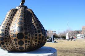 Pumpkin Large Sculpture By Artist Yayoi Kusama At The Pappajohn Sculpture Park In Des Moines Iowa Sculpture Des Moi Visual Art Spring Trip Sculpture Park