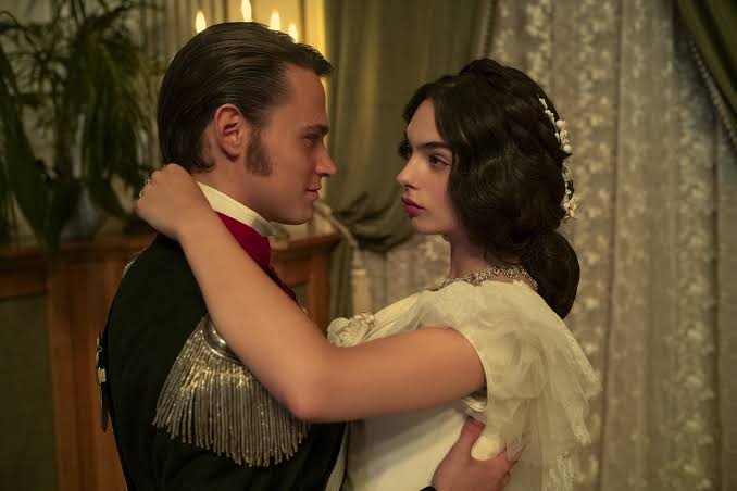 REVIEW THE LEOPARD: SỰ MỤC NÁT ẨN ĐẰNG SAU CÁI ĐẸP Lâu lâu thấy Netflix lên  được quả phim cổ điển đáng chú ý. The Leopard có nguyên tác siêu xịn. Tiểu