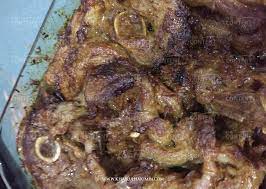 Gaul daging kambing dengan gula tu untuk cepatkan keluarkan darah dari daging kambing tersebut. Kambing Bakar Grill Pun Boleh