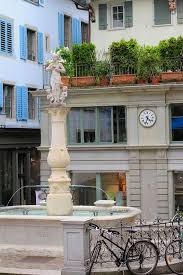 Zurich Courtyard And Fountain Zurich Schweiz Stadt
