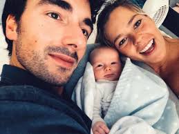 20,496 likes · 59 talking about this. Seis Meses Da Bebe Alice Ines Aires Pereira Partilha Fotos A Amamentar Atualidade Sapo Lifestyle