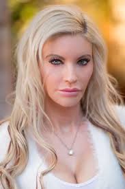 Tracy Lear's Instagram, Twitter & Facebook