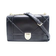 They didn't send me the new one & after 7 weeks maybe they. Sac A Main Christian Dior Diorama Bandouliere En Cuir