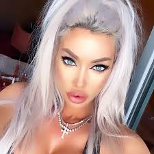 Loredana nu a ascuns niciodată că are operaţii estetice, ba chiar a vorbit cu relaxare. Foto Loredana Chivu IpostazÄƒ De Infarct In PiscinÄƒ Posteriorul Blondinei A Produs Isterie Printre InternauÅ£i