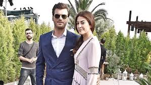 Kıvanç tatlıtuğ ile iki yıl önce nikah masasına oturduğundan beri hakkında sık sık hamile olduğuna dair haberler çıkan başak dizer, davette giydiği bol ceket ve aldığı kilolar ile kafaları karıştırdı. Basak Dizer Den Hamilelik Iddialarina Yanit Magazin Haberleri