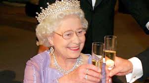 Born 21 april 1926) is queen of the united kingdom and 15 other commonwealth realms. Pit Kak Koroleva Kakoj Alkogol Lyubit Elizaveta Ii Stati Onlajn Gid Po Londonu