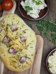 Rezept Fur Einfaches Focaccia Brot 3 Kostliche Varianten Knoblauch Rosmarin Tomaten Pinienkerne Oliven Focaccia Brot Rezepte Focaccia Brot Rezept