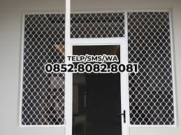 Untuk teralis jendela sekarang ini tidak hanya digunakan sebagai pengaman lapis dua namun juga untuk mempercantik penampilan rumah maupun jendela agar terlihat modern dan minimalis. Teralis Jendela Aluminium Malang Kusen Pintu Aluminium Malang